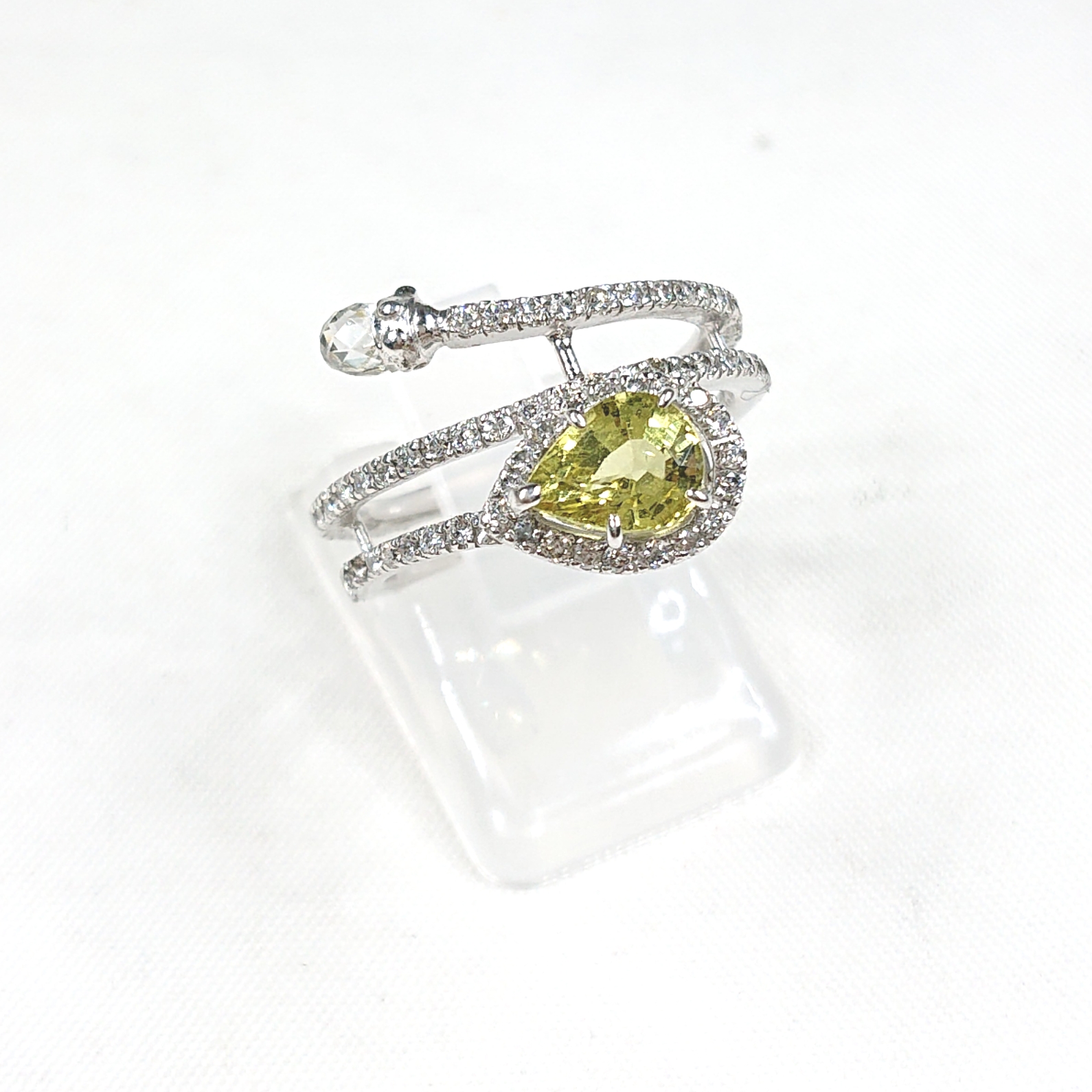 K18WG ダイヤモンド(1.16ct)メレダイヤ(0.99ct)付リング