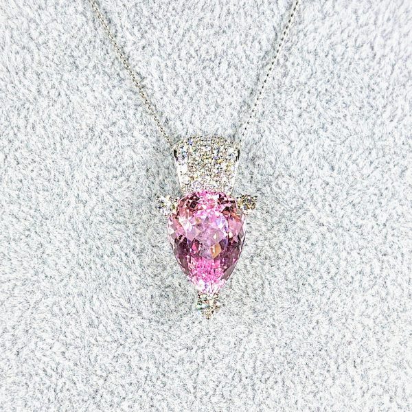 Pt900 クンツァイト(13.34ct)メレダイヤ(1.14ct)付ネックレス