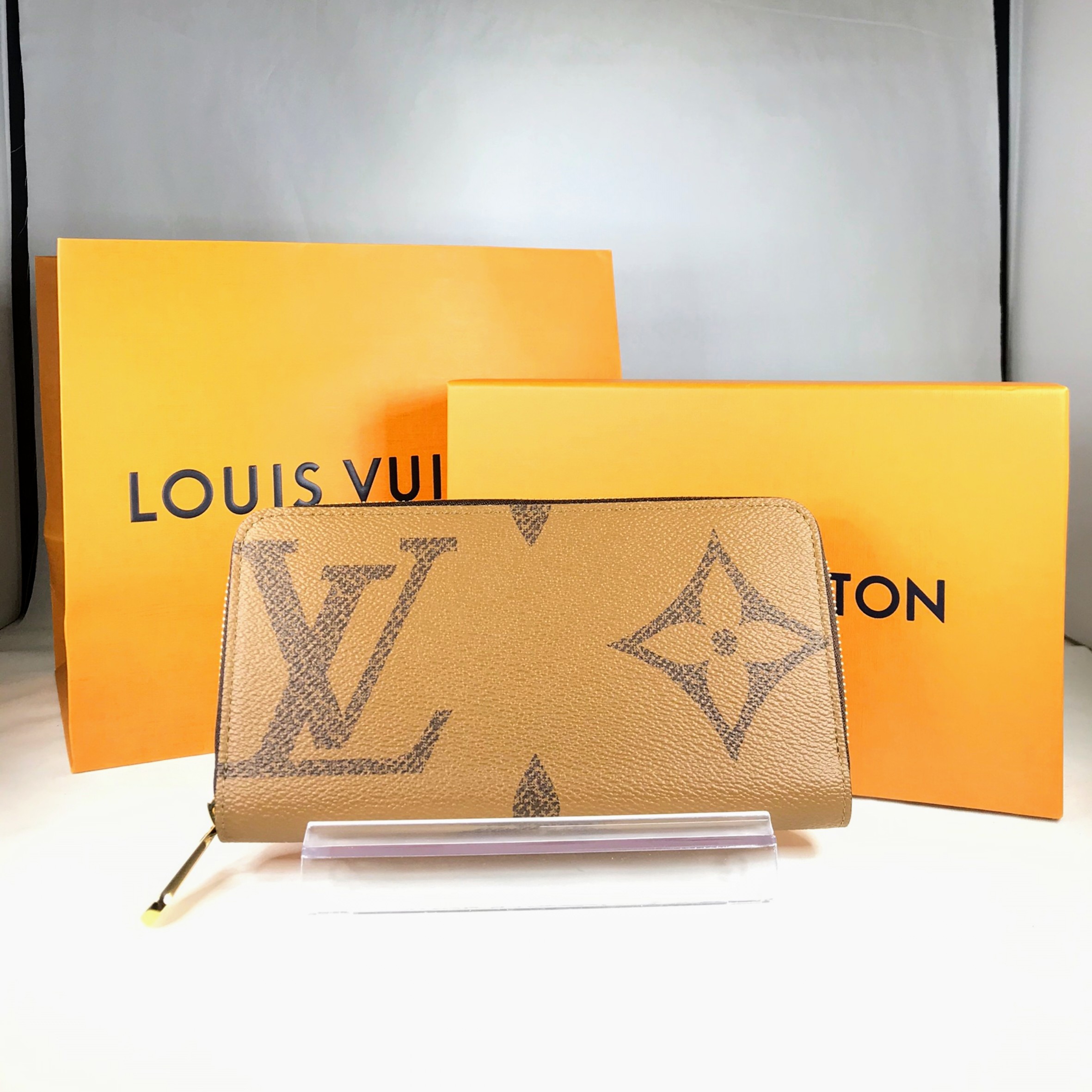 LOUIS VUITTON モノグラムジャイアント ジッピーウォレット