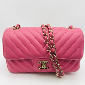 CHANEL ミニマトラッセ Vステッチ