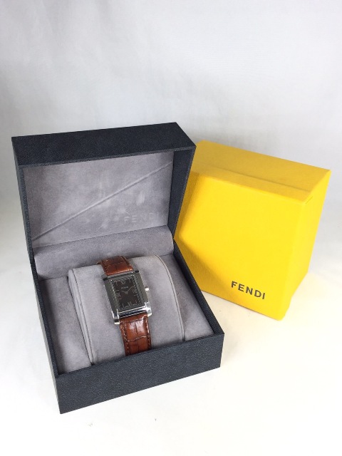 FENDI 7600M スクエアフェイス 腕時計 革ベルト