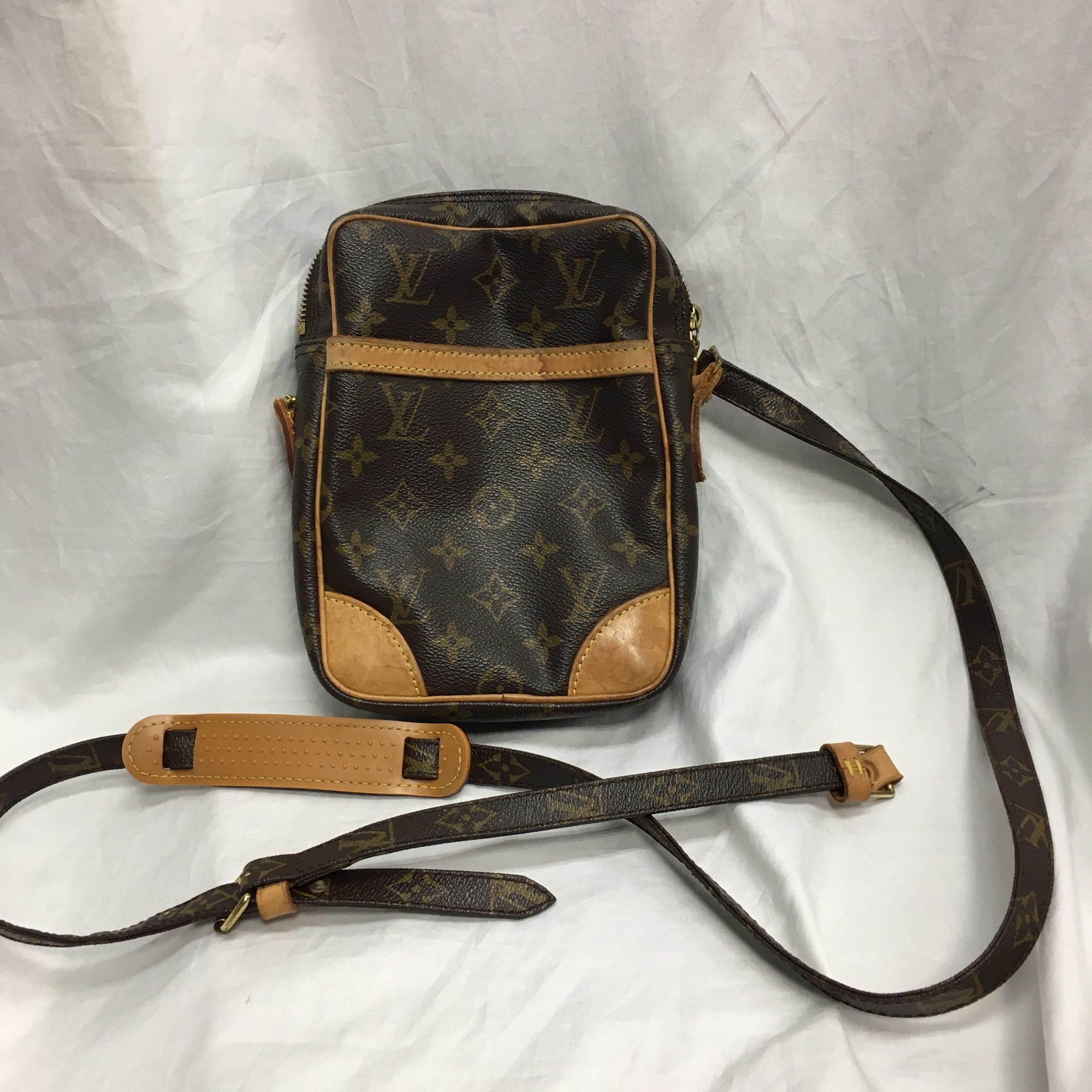 LOUIS VUITTON  モノグラム ダヌーブ　【ショルダー切れ】