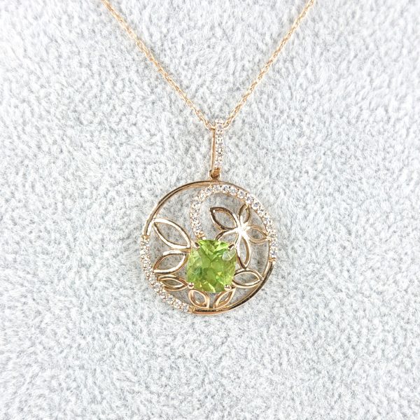 K18 ペリドット(2.40ct)メレダイヤ(0.31ct)付ネックレス