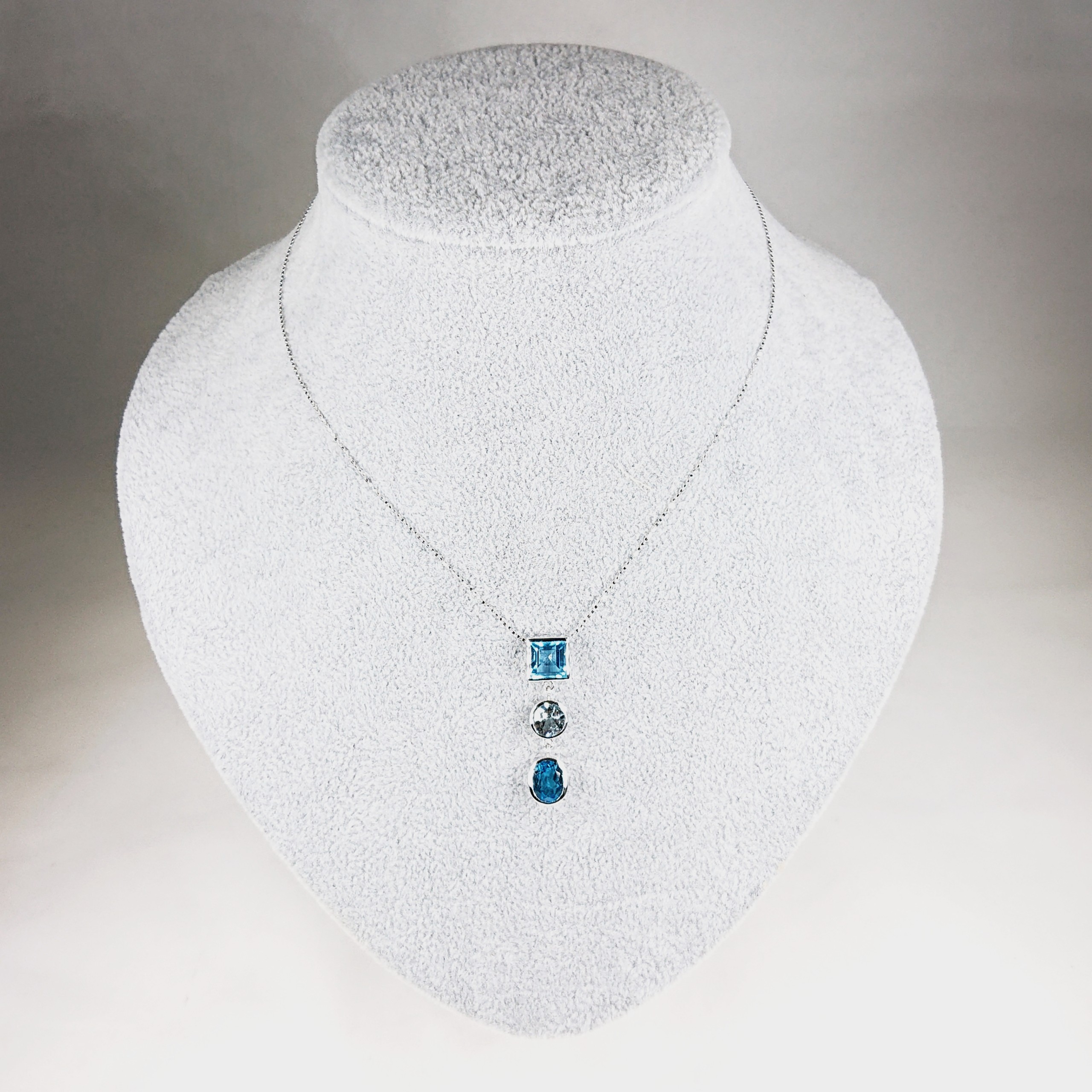 K18WG ブルートパーズ(6.63ct)付ネックレス