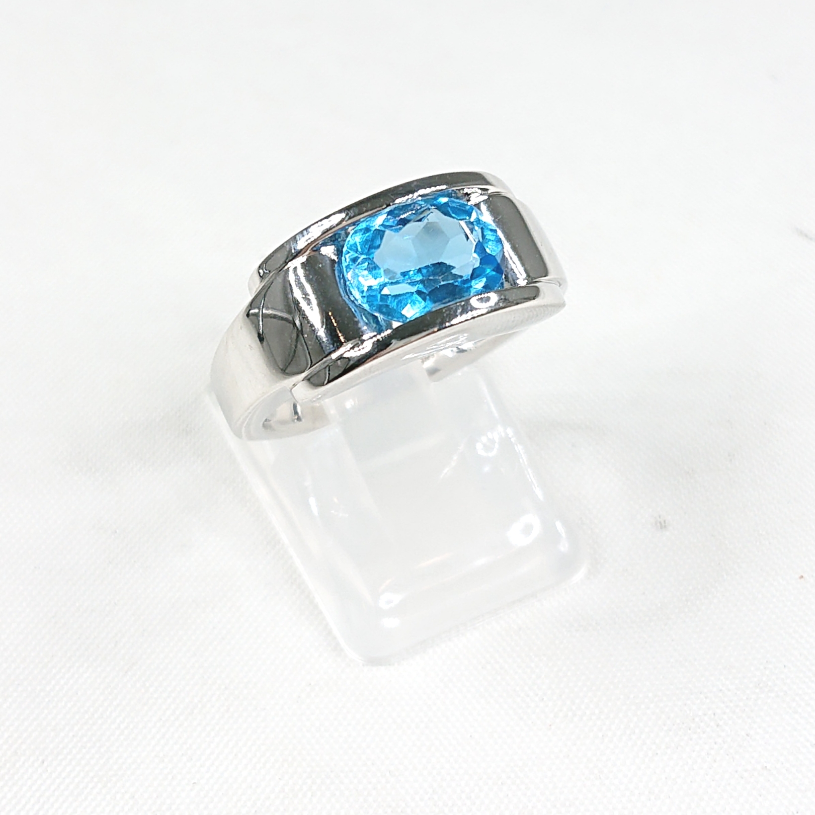 K18WG ブルートパーズ(3.0ct)付リング