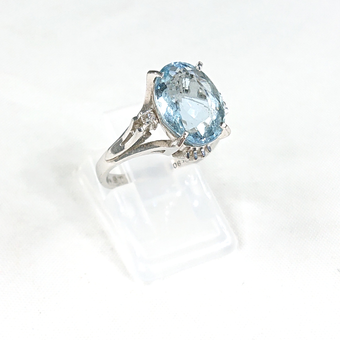 Pt900 アクアマリン(5.0ct)メレダイヤ(0.20ct)付リング