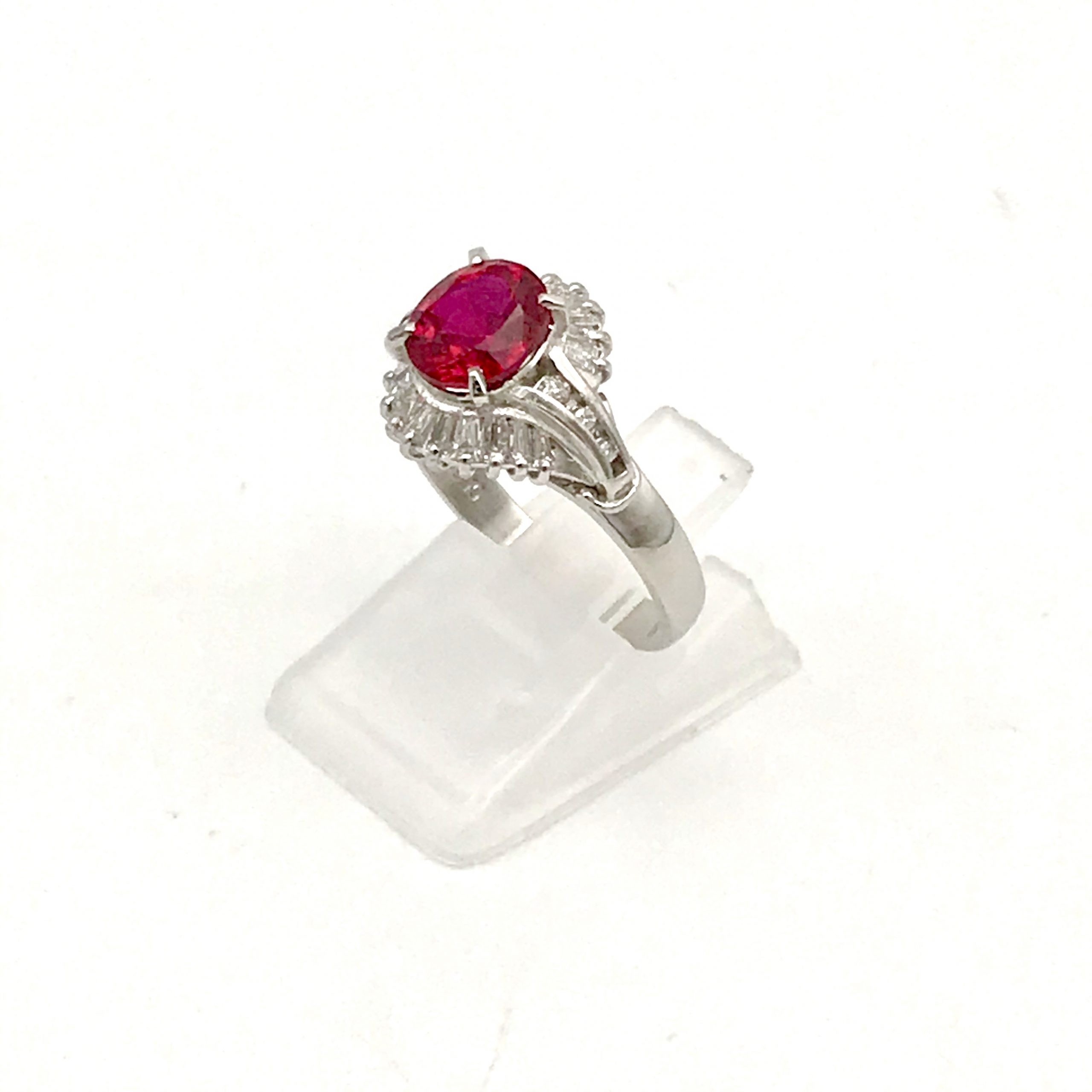 Pt900リング（ルビー2ct、メレダイヤ0.39ct）