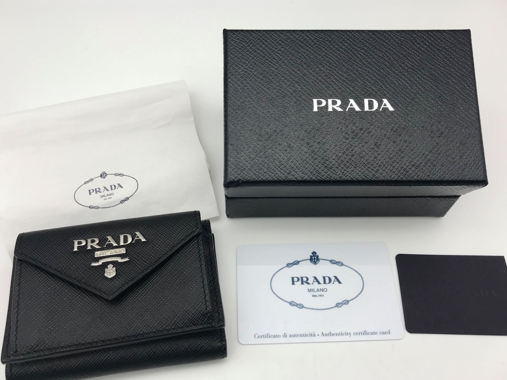 PRADA SAFFIANO COLOUR NERO 財布