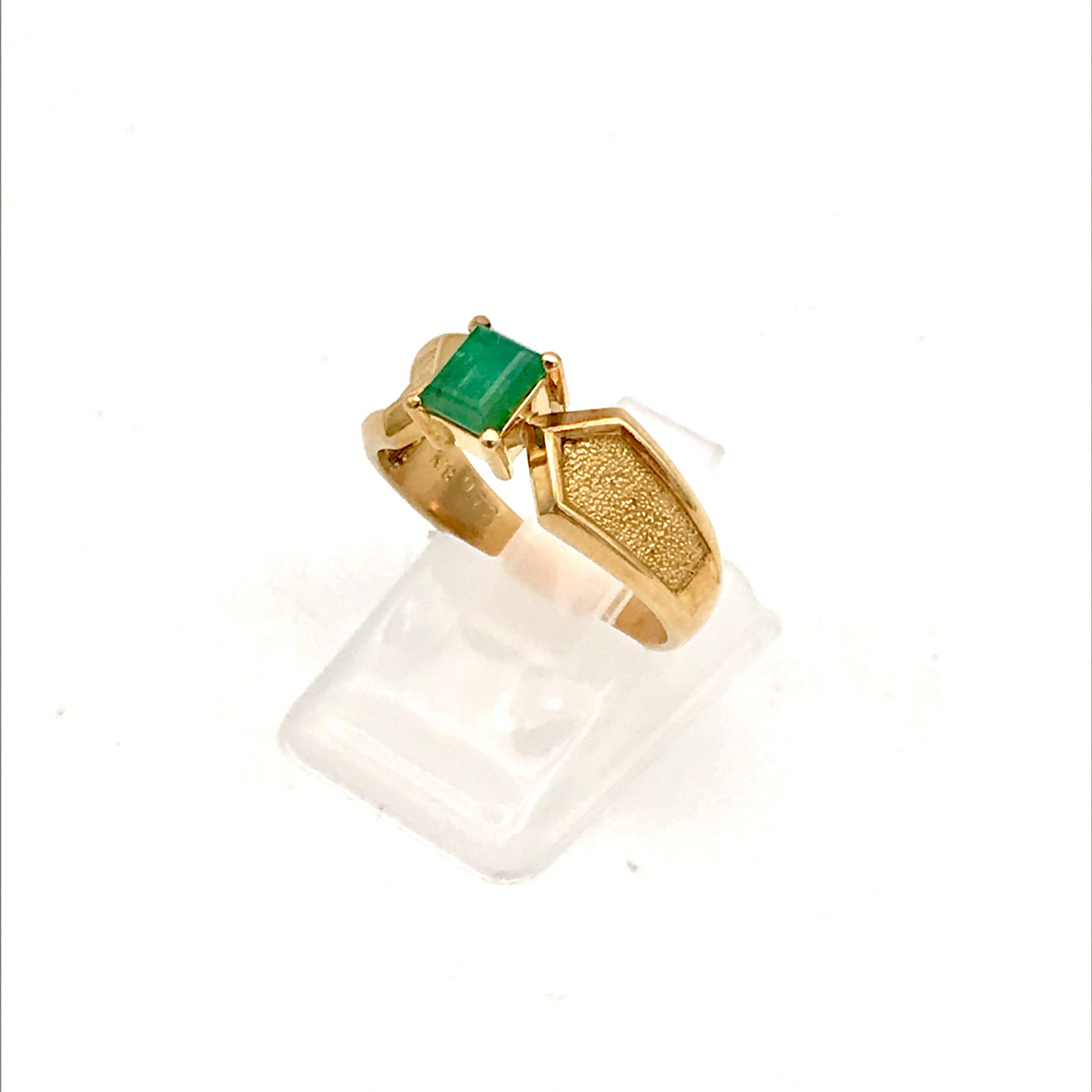 K18リング（エメラルド0.72ct）