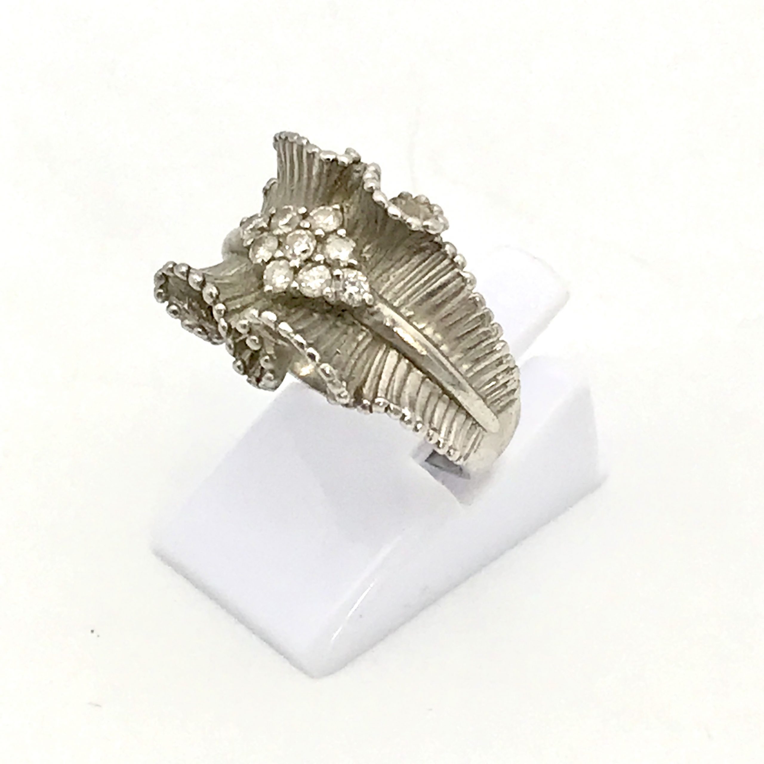 Pt900 リング(メレダイヤ0.3ct）