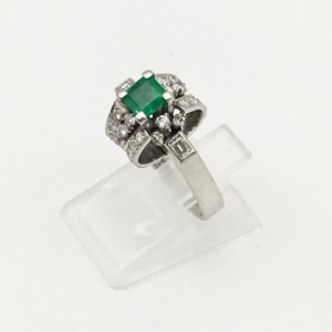 Pt900 リング（エメラルド 1.2ct 、メレダイヤ0.684ct）