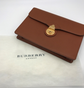 BURBERRY クラッチバック
