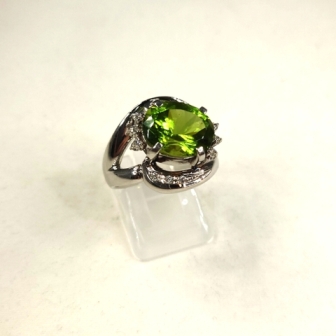 Pt900 ペリドット(5.610ct)付リング