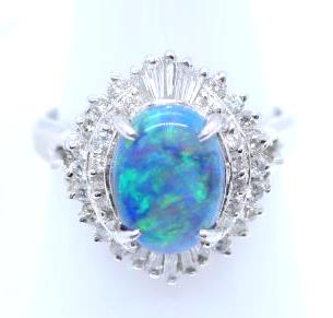 Pt900 オパール1.65ct メレ0.35ct リング