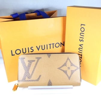 LOUIS VUITTON モノグラムジャイアント リバース ジッピーウォレット