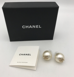 CHANEL 大粒パールピアス