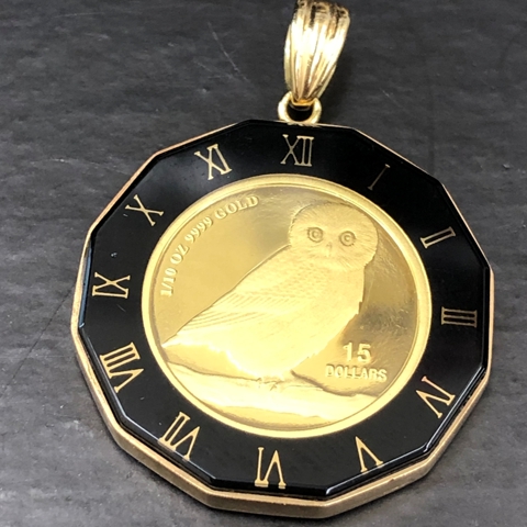 K18枠付きペンダントトップ-ふくろう-K24金貨コイン