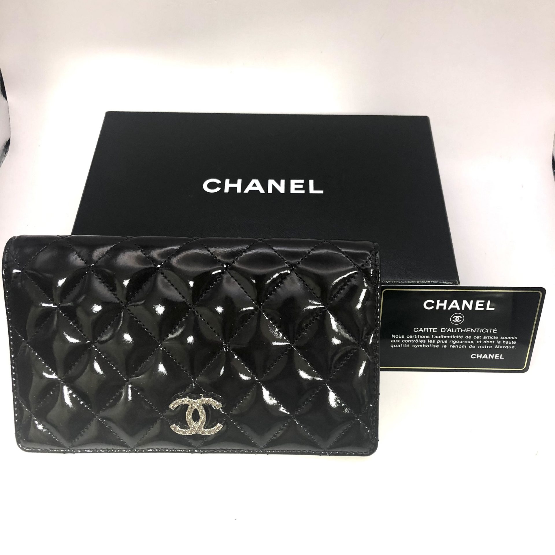 CHANEL マトラッセ ブリリアント パテントレザー 二つ折り 長財布