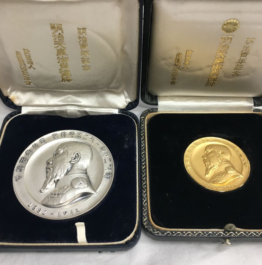 明治百年記念　明治天皇御肖像牌　記念コイン　 重量：120g 銀メダル 明治百年記念 明治天皇御肖像牌 記念コイン 重量：120g 銀メダル
