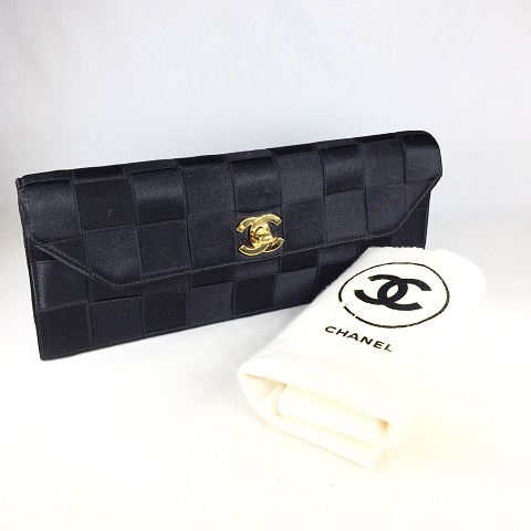 CHANEL サテンクラッチバッグ