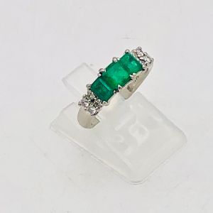 Pt900 エメラルド付きリング