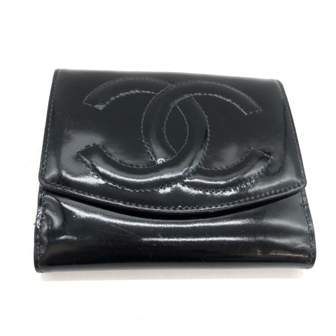 CHANEL エナメルレザー 二つ折り財布